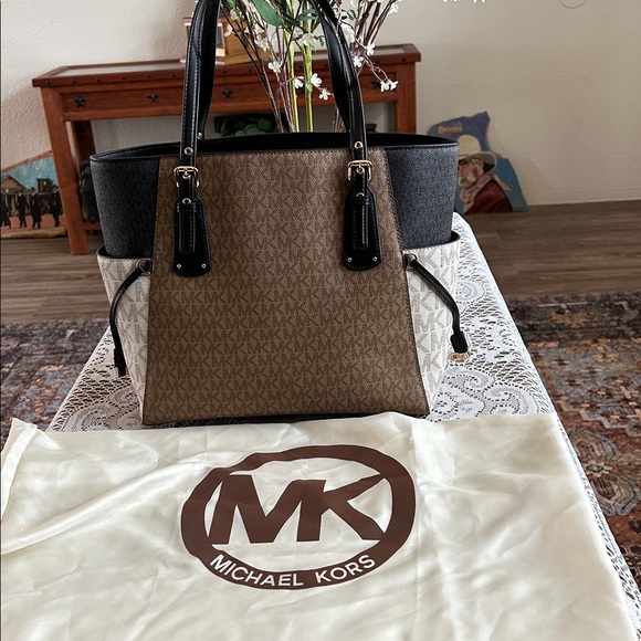Michael Kors Tri-Color Signature Tote - Picture 2 of 3